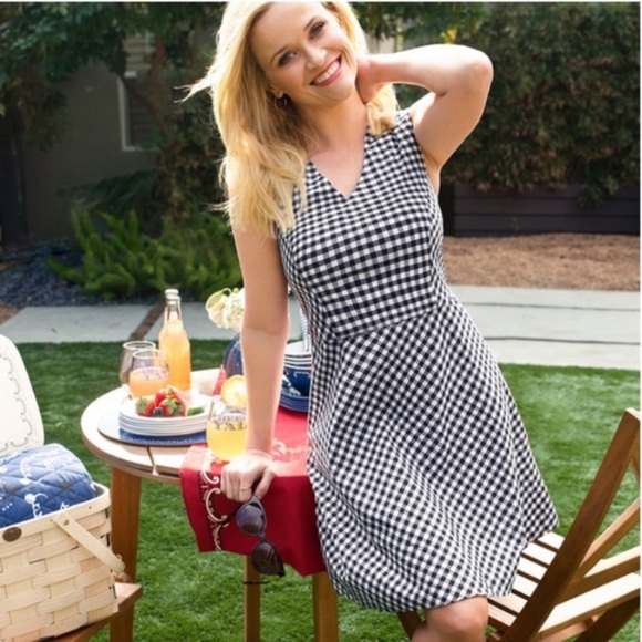 Draper James Dresses & Skirts - NEW Draper James Circle of Love Gingham Dress